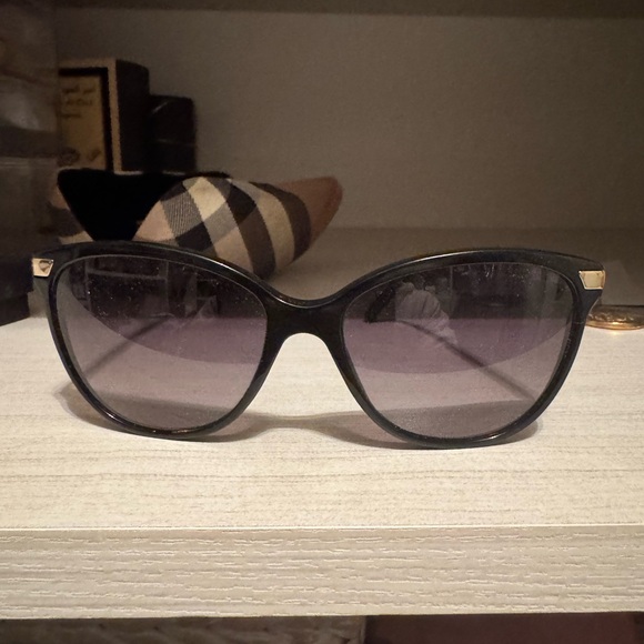 Burberry Black Oversized Sunglasses with Tinted Lenses